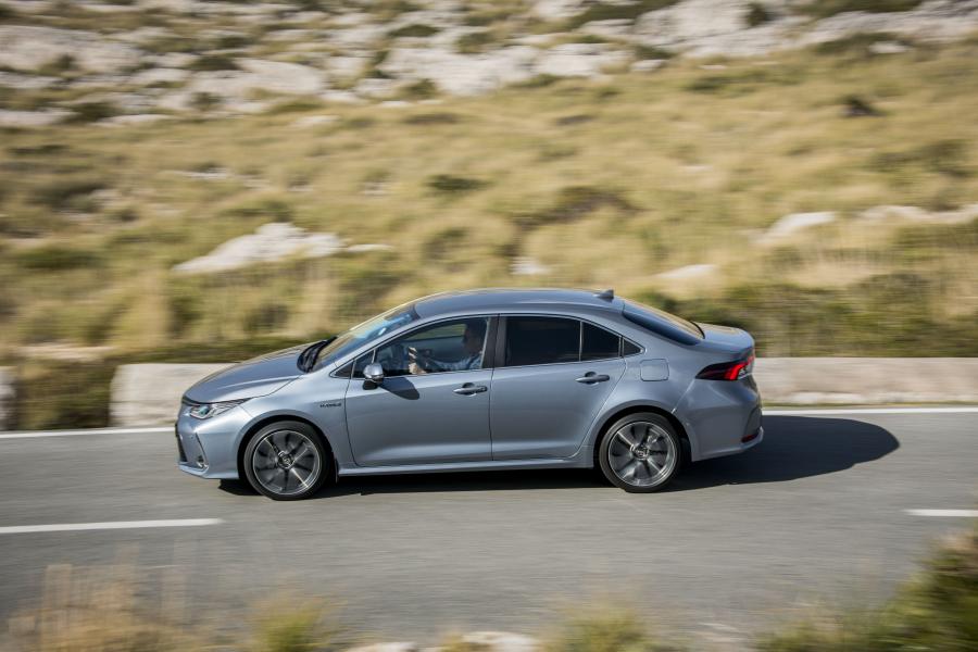  Toyota Corolla Hybrid Sedan 2019 года  (WW) (фото 20 из 25)